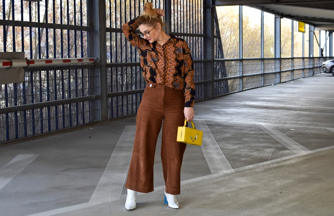 Wie style ich Cord? Cordhose im Frühling kombinieren. Was passt zu einer Hose aus Cord? Outfit mit Cordhose