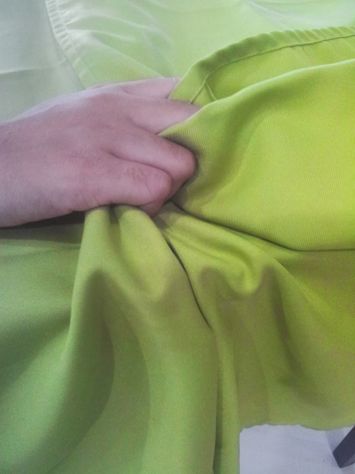 FOOD AND BEVERAGES SERVICE PROCEDURE OF LAYING TABLE CLOTH AND CHANGING TABLE CLOTH