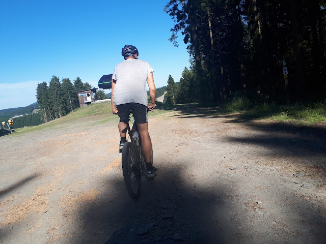 The Social Traveler Bjorn Troch mountain biking at Erlebnisberg Kappe, winterberg, Sauerland, NRW