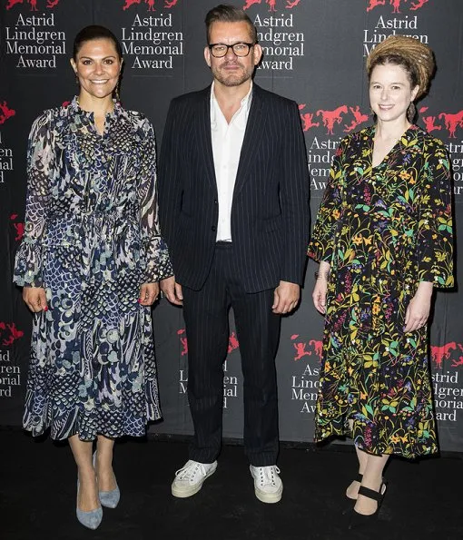 Crown Princess Victoria wore Zadig & Voltaire floral print dress, and Rizzo pumps. Belgian writer Bart Moeyaert.von ALMA award