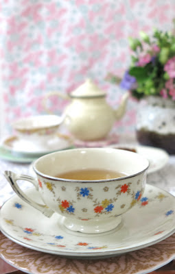 ByHaafner, vintage teacups, vegan treat of the month, vegan flapjacks, flowers, wallpaper, pastel colours