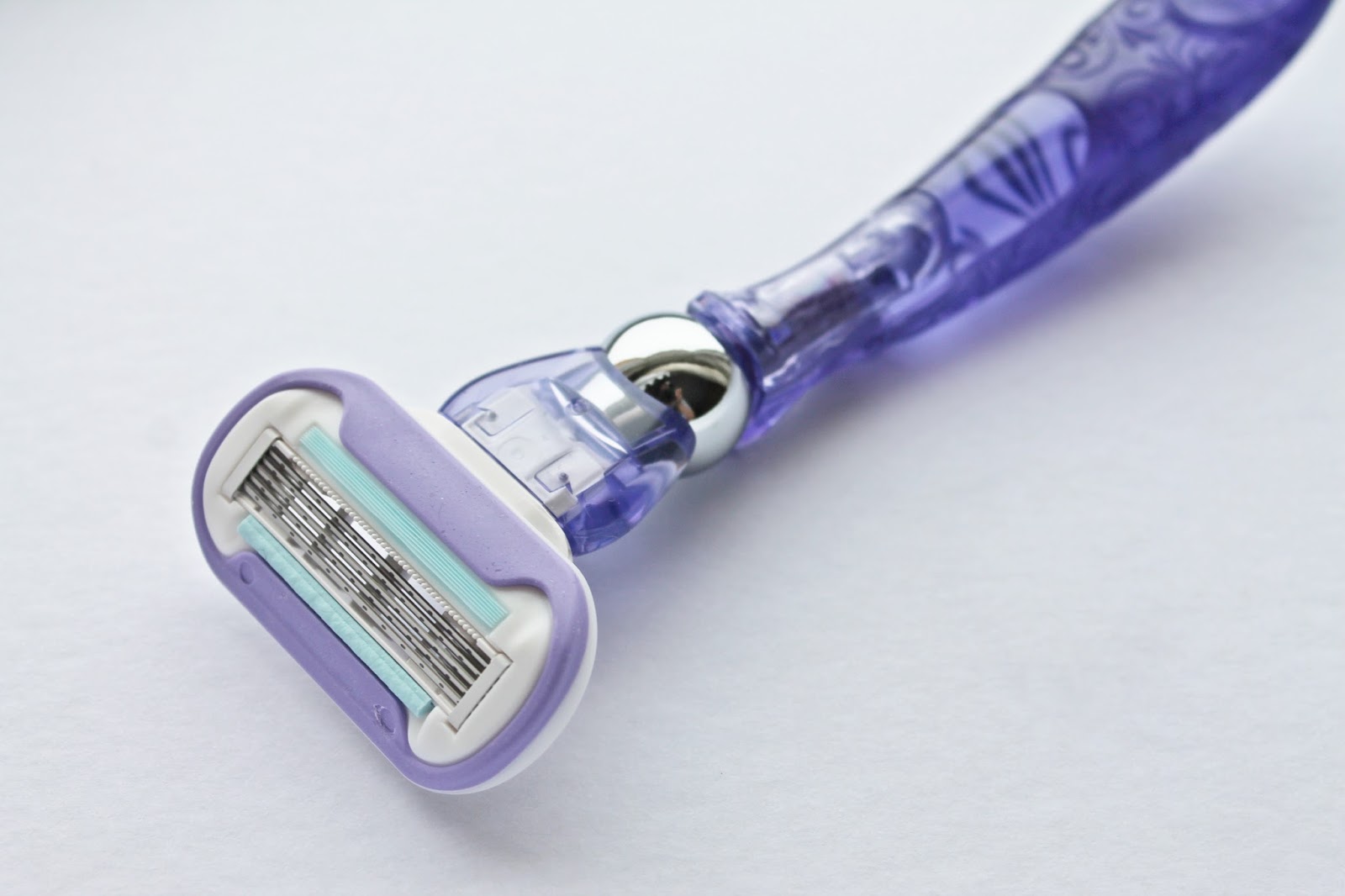 бритвенный станок deonica 3. лезвия для бритвы gillette fusion 5. 7020 18085545 лезвия для бритвы. бритва венус женская фиолетовая. сколько служат ножи в электробритве.