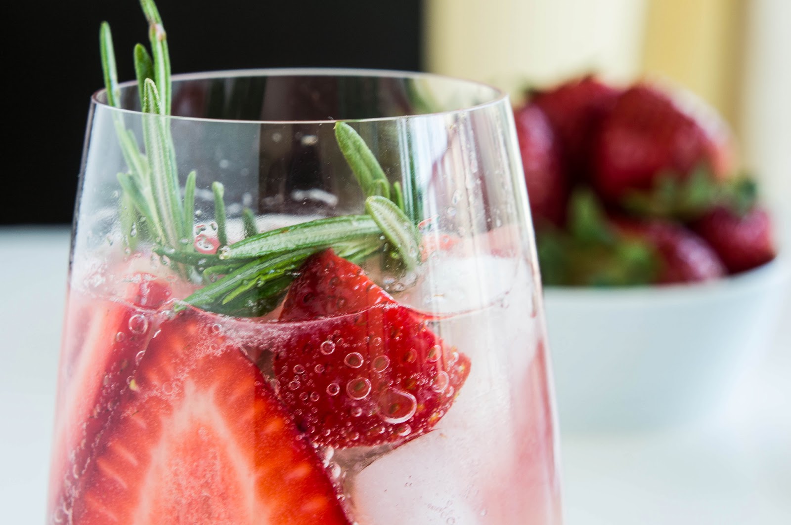 smart-cookie-strawberry-rosemary-tea-spritzer