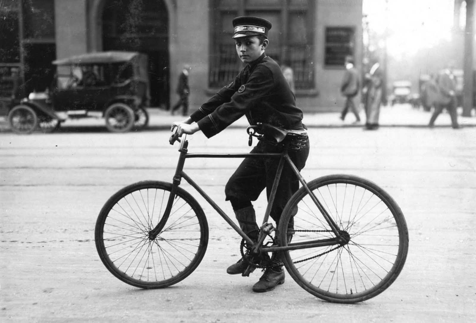 A typical Birmingham, Alabama, bicycle messenger, in October of 1914.