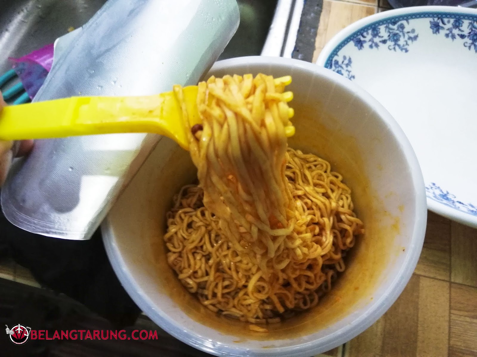 Kepedasan Maggi Pedas Giler Tom Yummz (Tom Yam) Berbanding Ramen Samyang - Travel + Eat