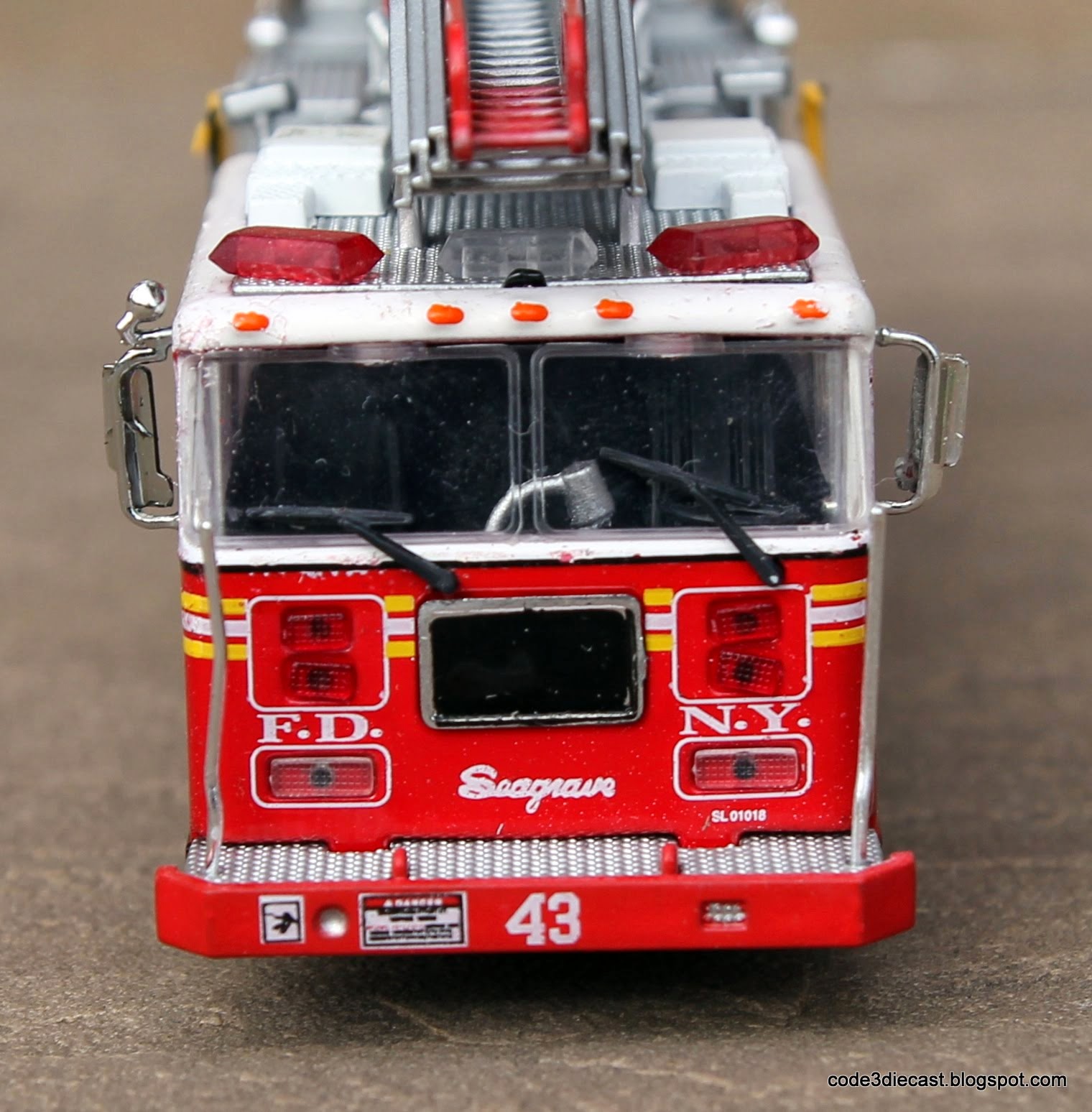 My Code 3 Diecast Fire Truck Collection: Seagrave Rear Mount Ladder FDNY #43