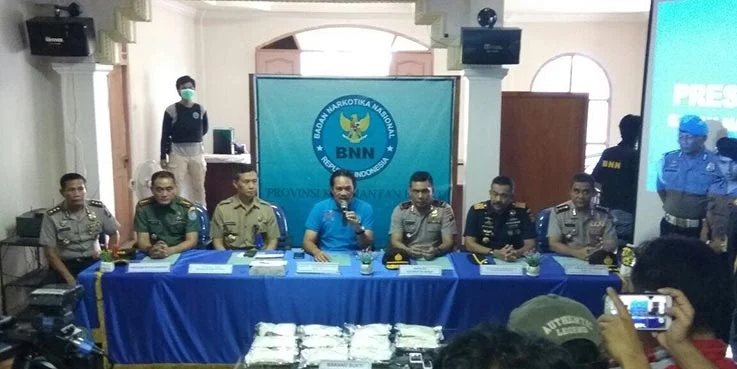 Konferensi pers terkait penggagalan upaya penyelundupan narkotika.