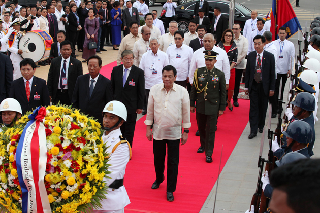Duterte à Phnom Penh : Monument de l'Indépendance Duterte à Phnom Penh : Monument de l'Indépendance