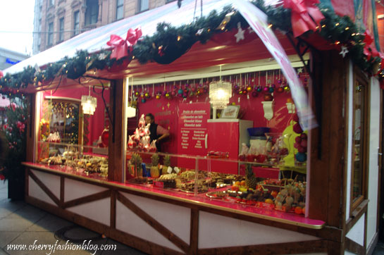 Sweet stand at Weihnachtsmarkt in Saarbrucken, Weihnachtsmarkt