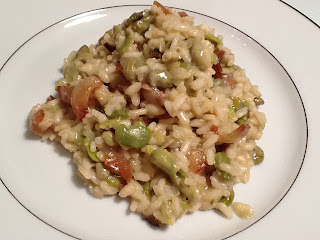 risotto con fave, guanciale croccante e pecorino.