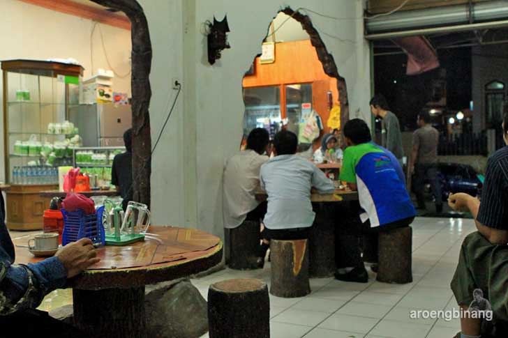 warong kupi dan mie aceh baroena bukittinggi