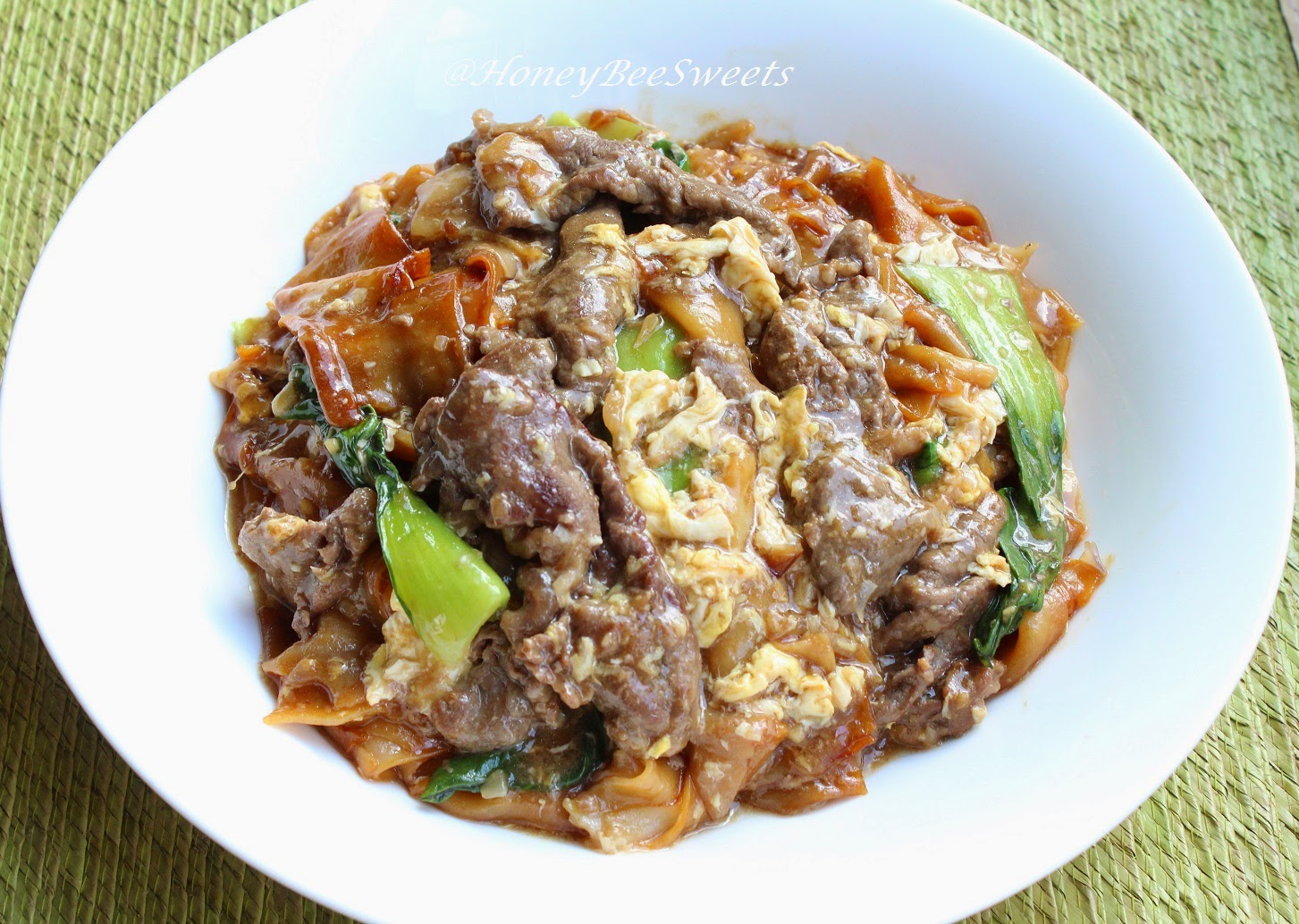 Honey Bee Sweets Beef Hor Fun (Beef Stir Fry Rice Noodle)