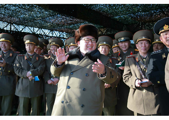 النشاطات العسكريه للزعيم الكوري الشمالي كيم جونغ اون .......متجدد  - صفحة 2 Kim%2BJong-un%2Bvisits%2Bthe%2BDPRK%2Barmy%2Btank%2Bdrills%2B3
