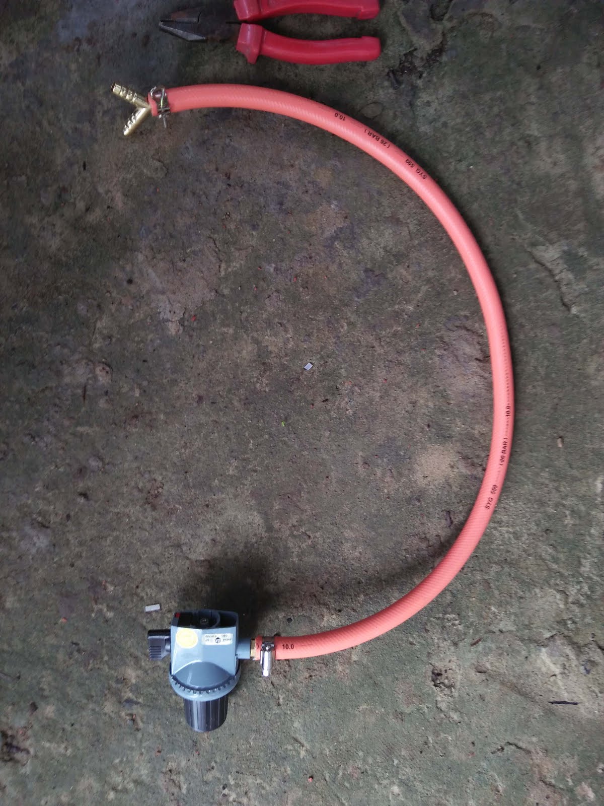 Persiapan Rumah Kukus Cendawan Tiram Kelabu Kenyalang Pemasangan Hos Pada Kepala Tong Gas