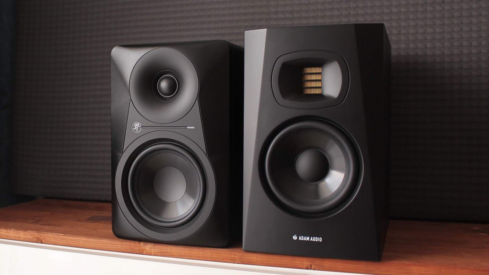 adam monitors t5v