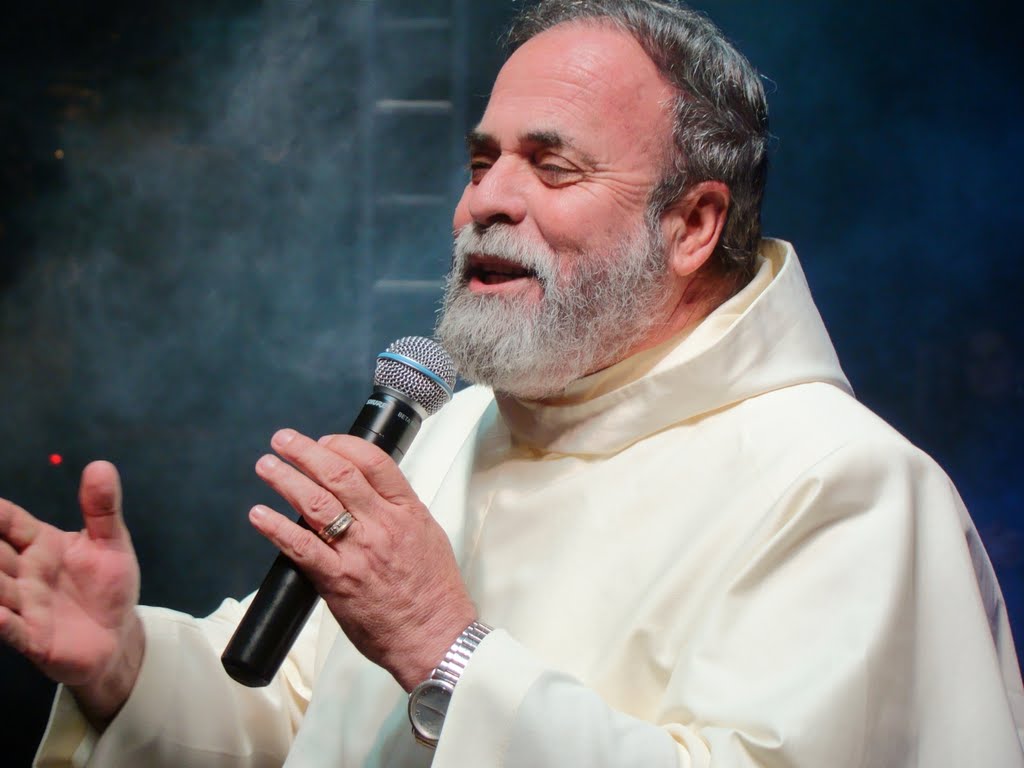 pense diferente PADRE ANTÔNIO MARIA NO FAROL