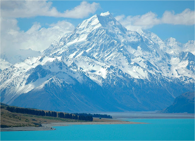 Magical Lagoon, Mount Cook, New Zealand Magical Lagoon, Mount Cook, New Zealand