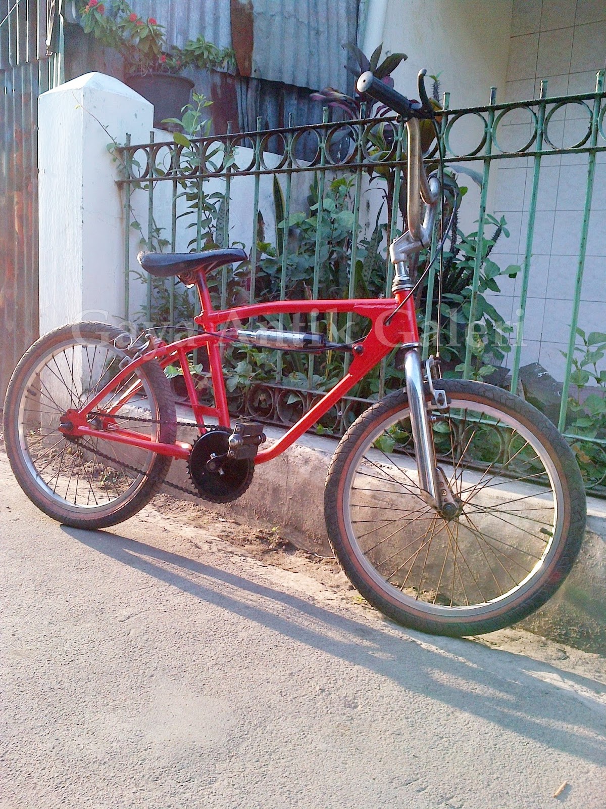 Gaya Antik Galeri : Sepeda BMX Jadul Unik Frame Bersuspensi (TERJUAL