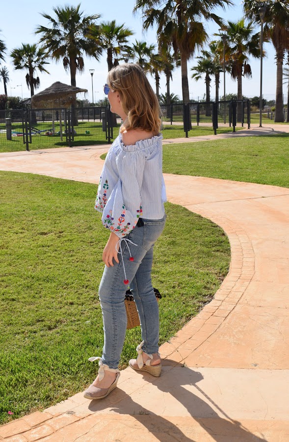 vaqueros_homros_aire_out_shoulders