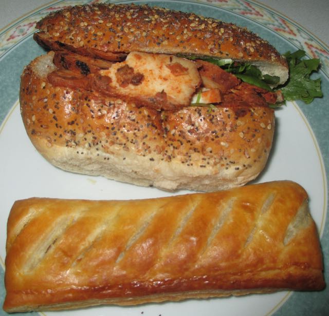 FOODSTUFF FINDS Mexican Chicken Oval Quicknic Food (Greggs) [By