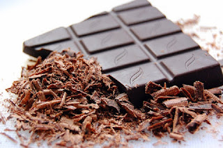 Εσύ τρώς μαύρη σοκολάτα;