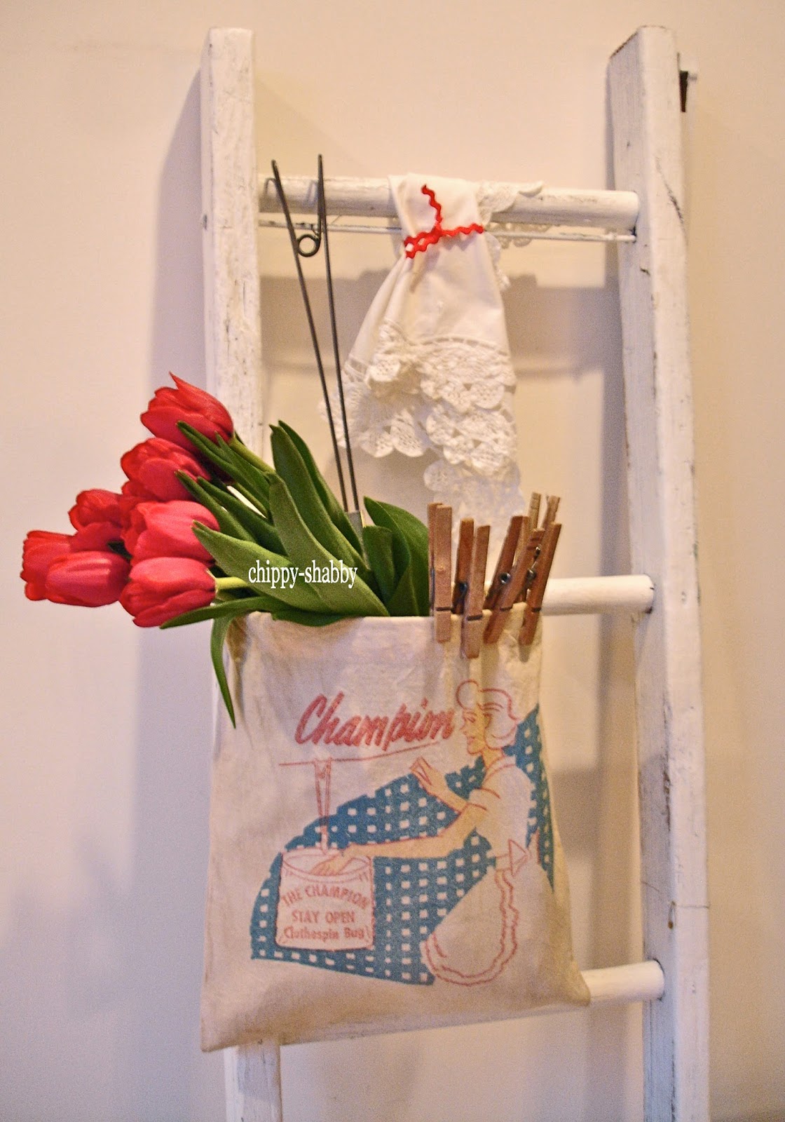 ChiPPy! SHaBBy! ViNtaGe Clothespin Bag...