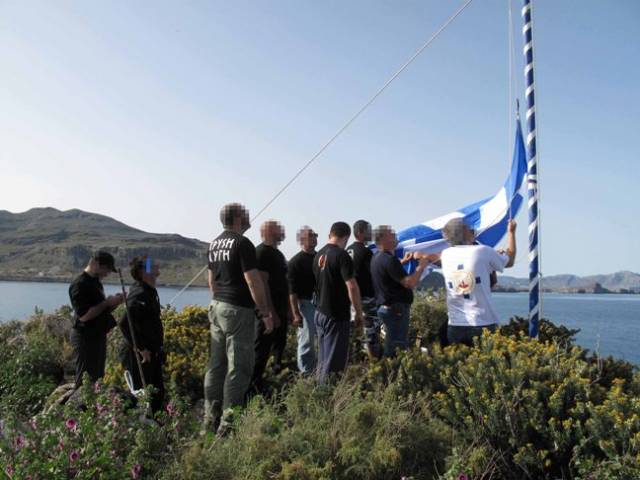Η Χρυσή Αυγή βάζει την Ελληνική Σημαία σε βραχονησίδες!