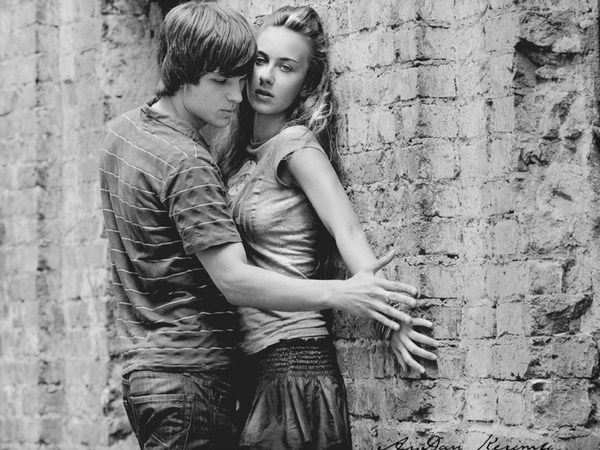 Romantic Hug Couple HD Pictures