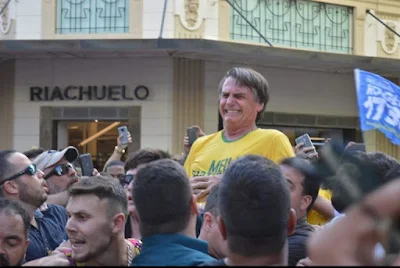 Bolsonaro segundos após o atentado