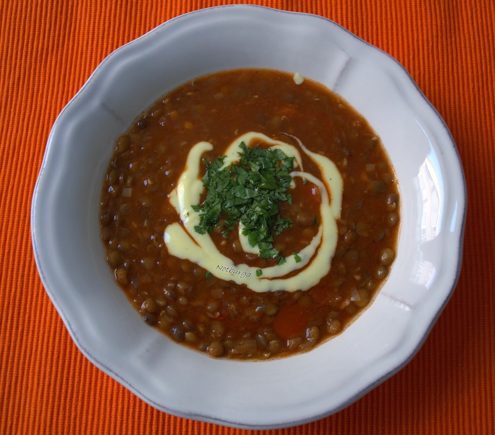 Notburga konyhája: Pikáns lencseleves curry-joghurttal/Pikante Linsensuppe