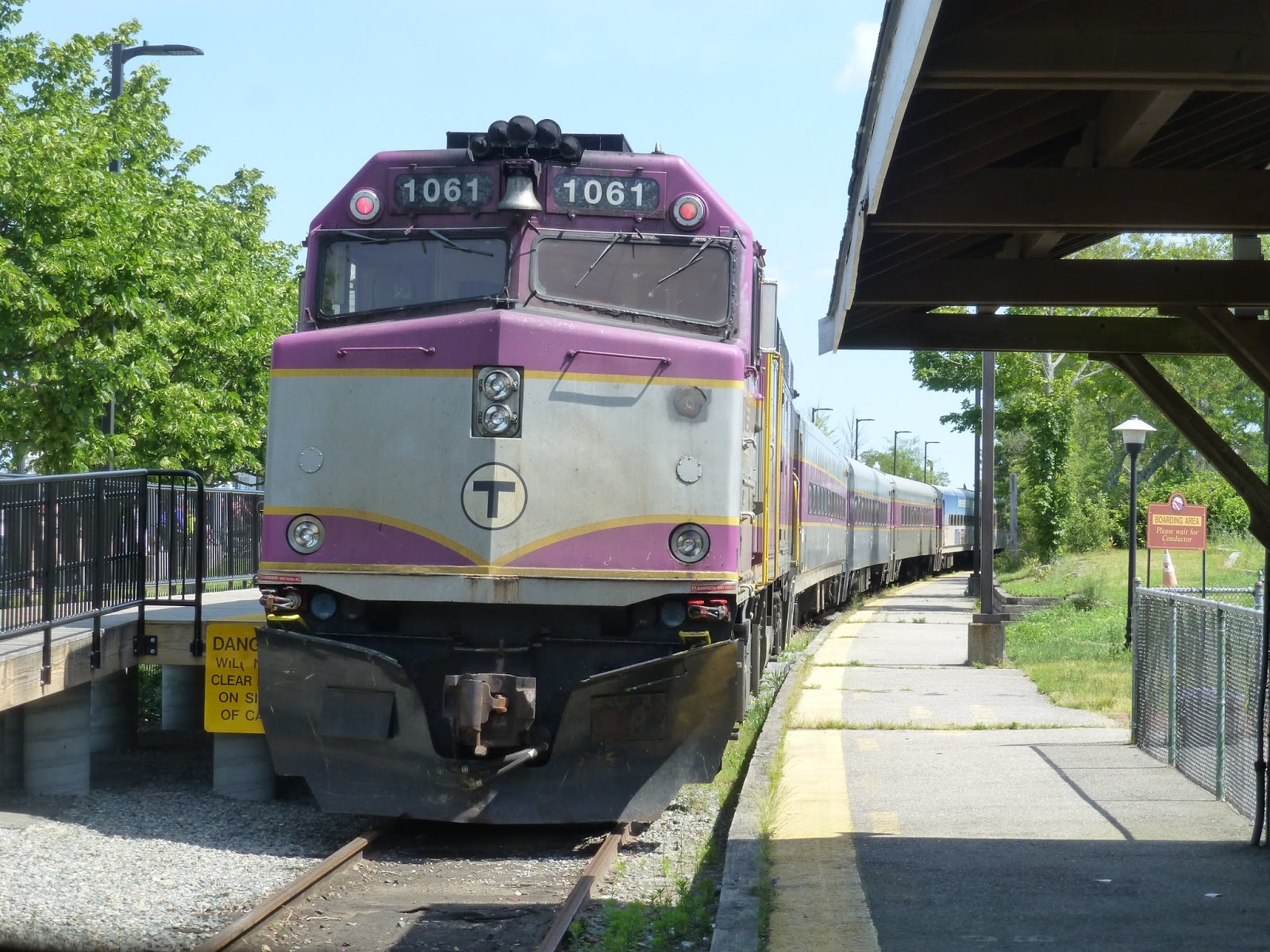 nkncat Trains at Hyannis