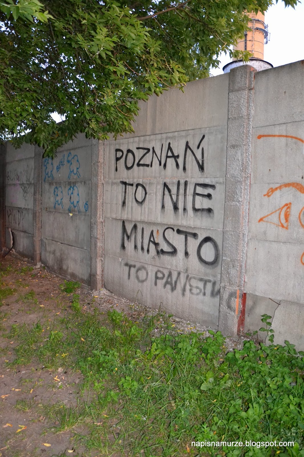 Narysuj Znaki Malowane Na Murach Przez Członków Organizacji Wawer Napisy na murach: Jeden mur w Poznaniu