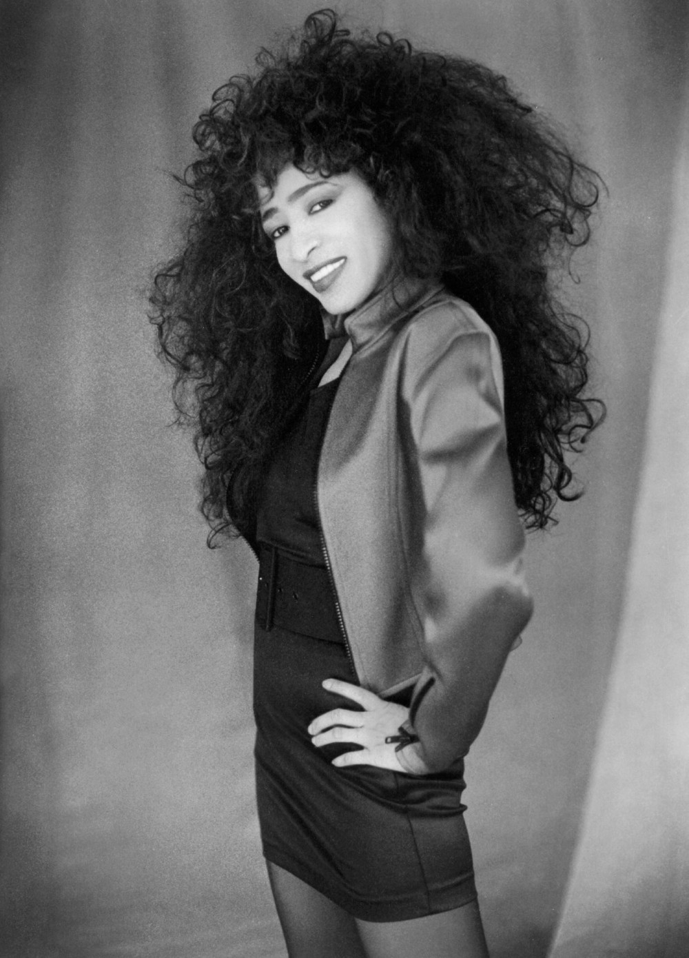 The Bad Girl Of Rock N Roll Fascinating Vintage Photos Of A Young Ronnie Spector In The 1960s