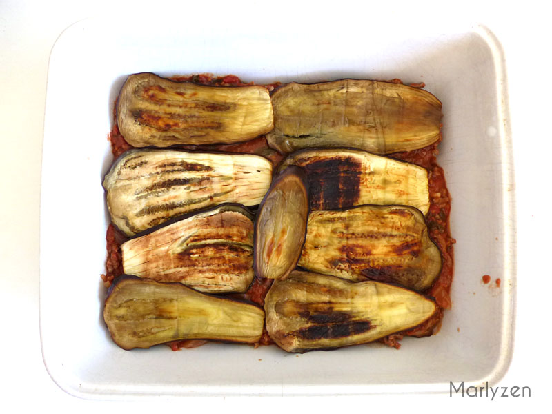 Couche d'aubergines grillées.