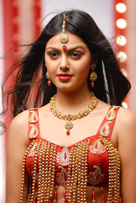 monal gajjar from sudigadu actress pics