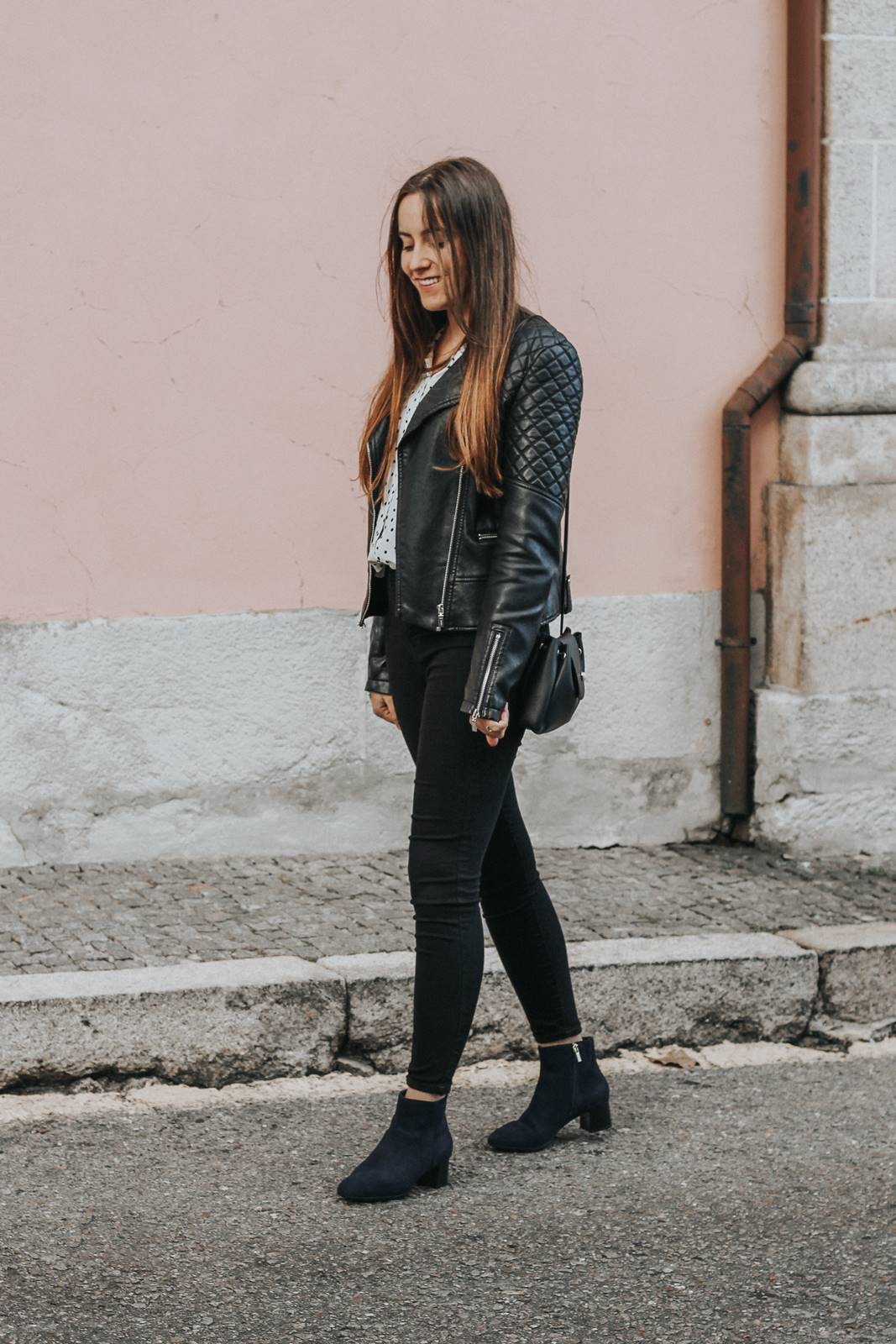 outfit_blue_boots_rockport outfit_mom_jeans_white_zaful_shirt_converse_all_star