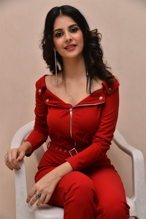 Kashish Vohra at 1st Rank Raju Teaser Launch