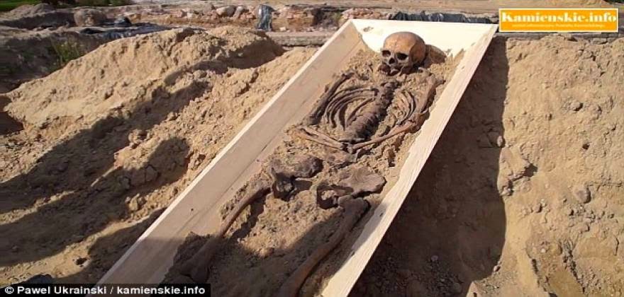 Σκελετός βρικόλακα ανακαλύφθηκε στην Πολωνία [εικόνες]