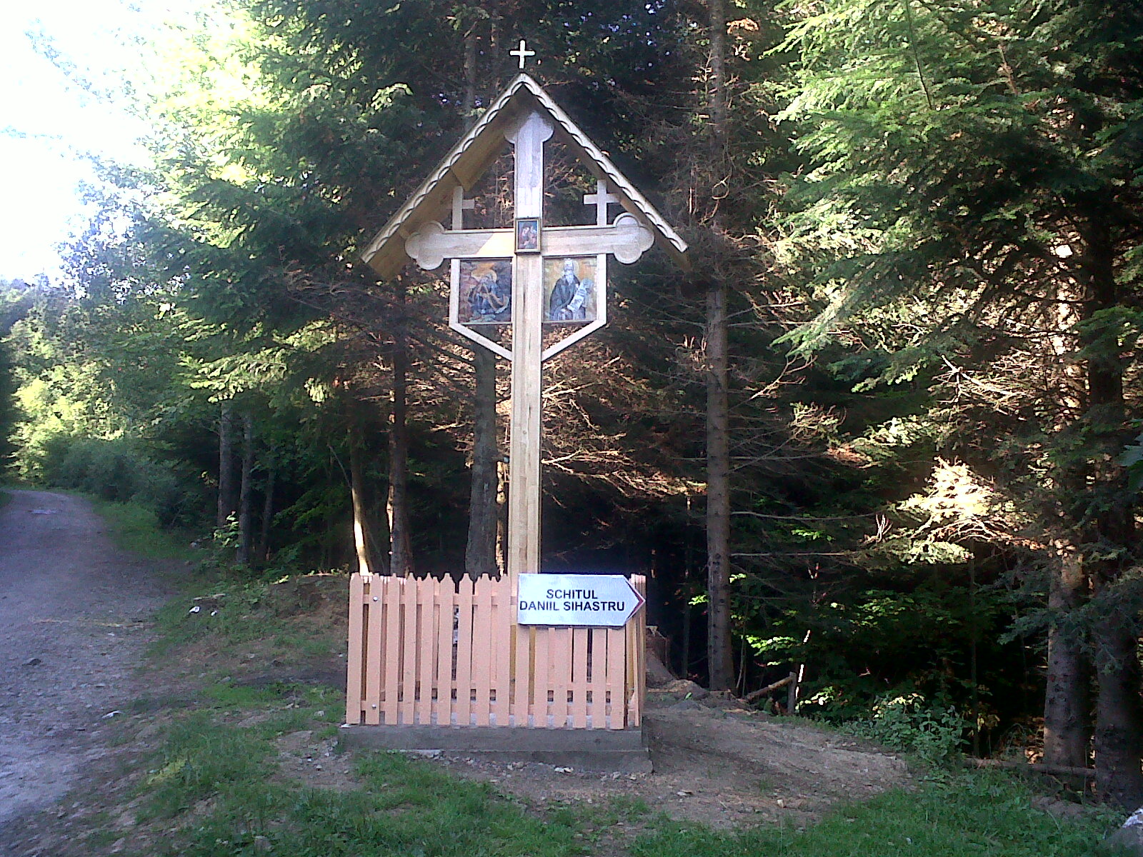 Mănăstiri în imagini Schitul Daniil Sihastrul cu hramul Sf. Prooroc Ilie Tesviteanul