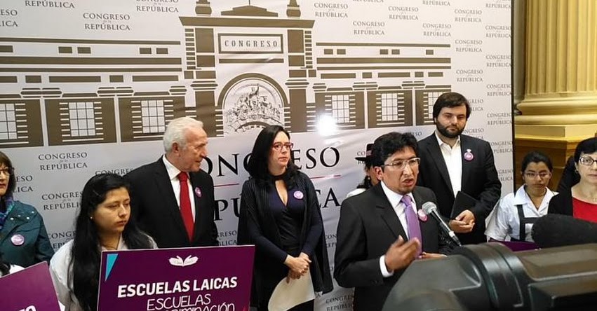 Congresistas presentarán al MINEDU petición por escuelas laicas Congresistas presentarán al MINEDU petición por escuelas laicas