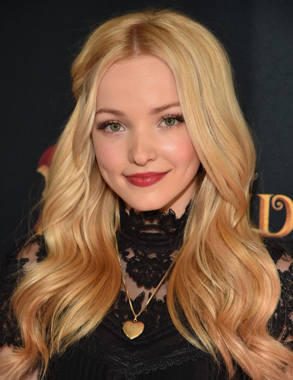 Dove Cameron's Photo Gallery THEBOEGIS