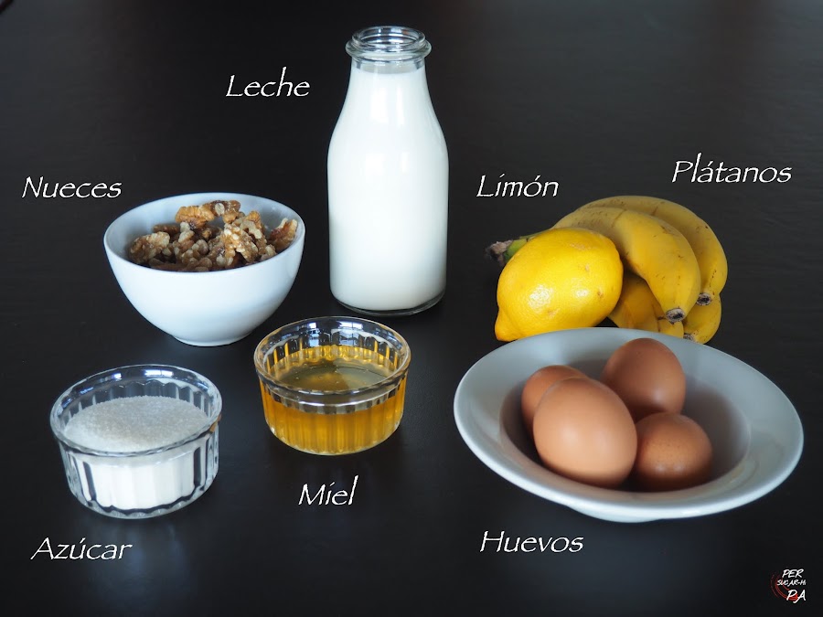 Cremoso helado de miel, con guarnición de plátano y nueces, caramelizados ambos en miel.