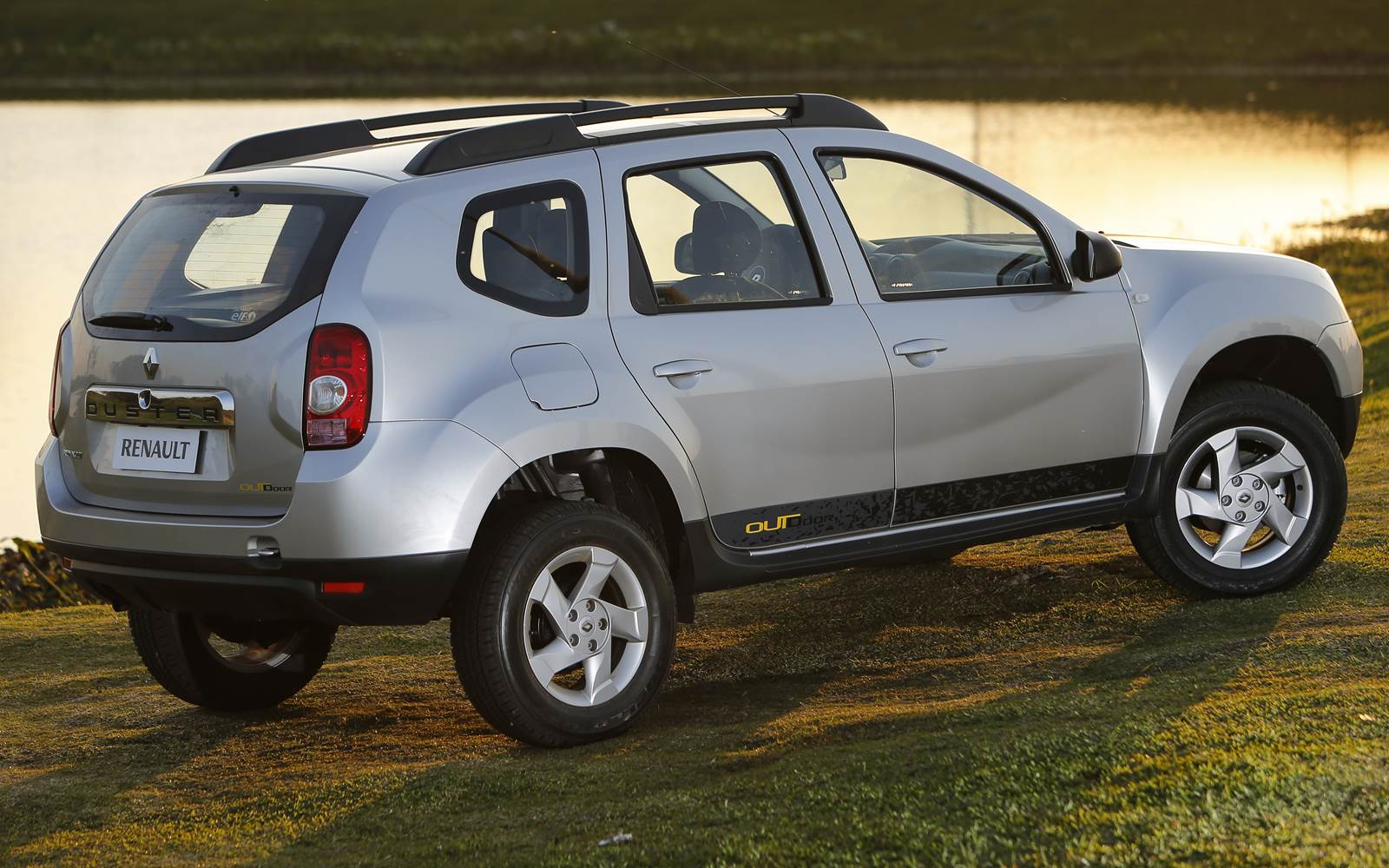 Renault faz recall de Sandero e Duster por falha no airbag