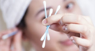 Stop Pemakaian Cotton Bud Untuk Bersihkan Telinga! Ini Triknya yang Benar Dan Tepat Stop Pemakaian Cotton Bud Untuk Bersihkan Telinga! Ini Triknya yang Benar Dan Tepat
