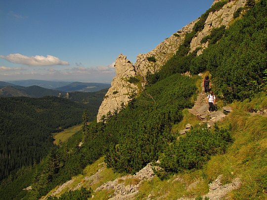 Skalne wybrzuszenie za nami.