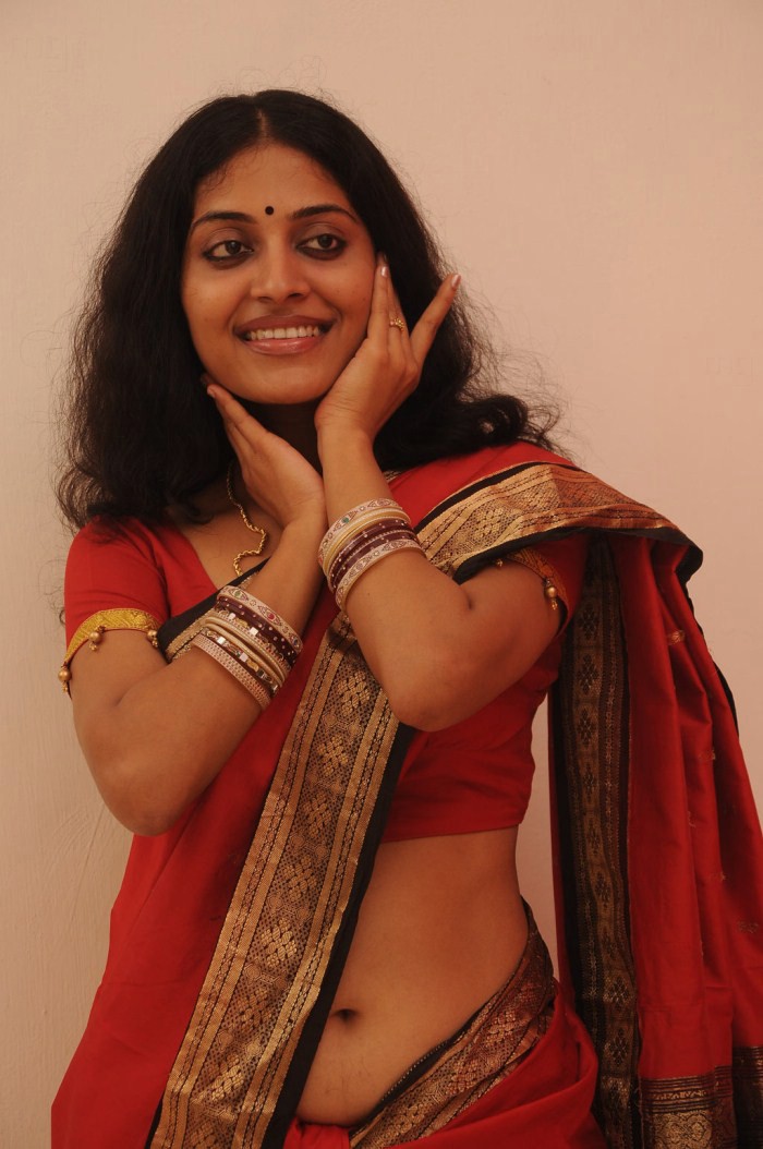 New Desi Mallu Kerala Aunty Kavitha Nair Hot Navel Show