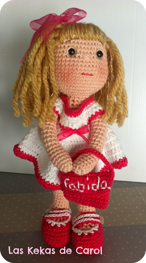 Fabiola, muñeca de ganchillo