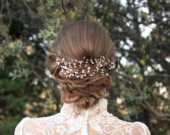 tocado novia, novia, peinado, inspiracion, tienda online, cristina cabello, tocadosyeventos, tocados y eventos, complementos especiales, exclusivo, handmade, hecho a mano, perlas, cristales, bride, hairpieces, wedding planner, malaga, españa, ciudad real, madrid, barcelona, novias especiales, bodas, tendencias, boho, romántica,
