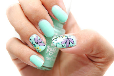 Uñas color verde menta Uñas color verde menta