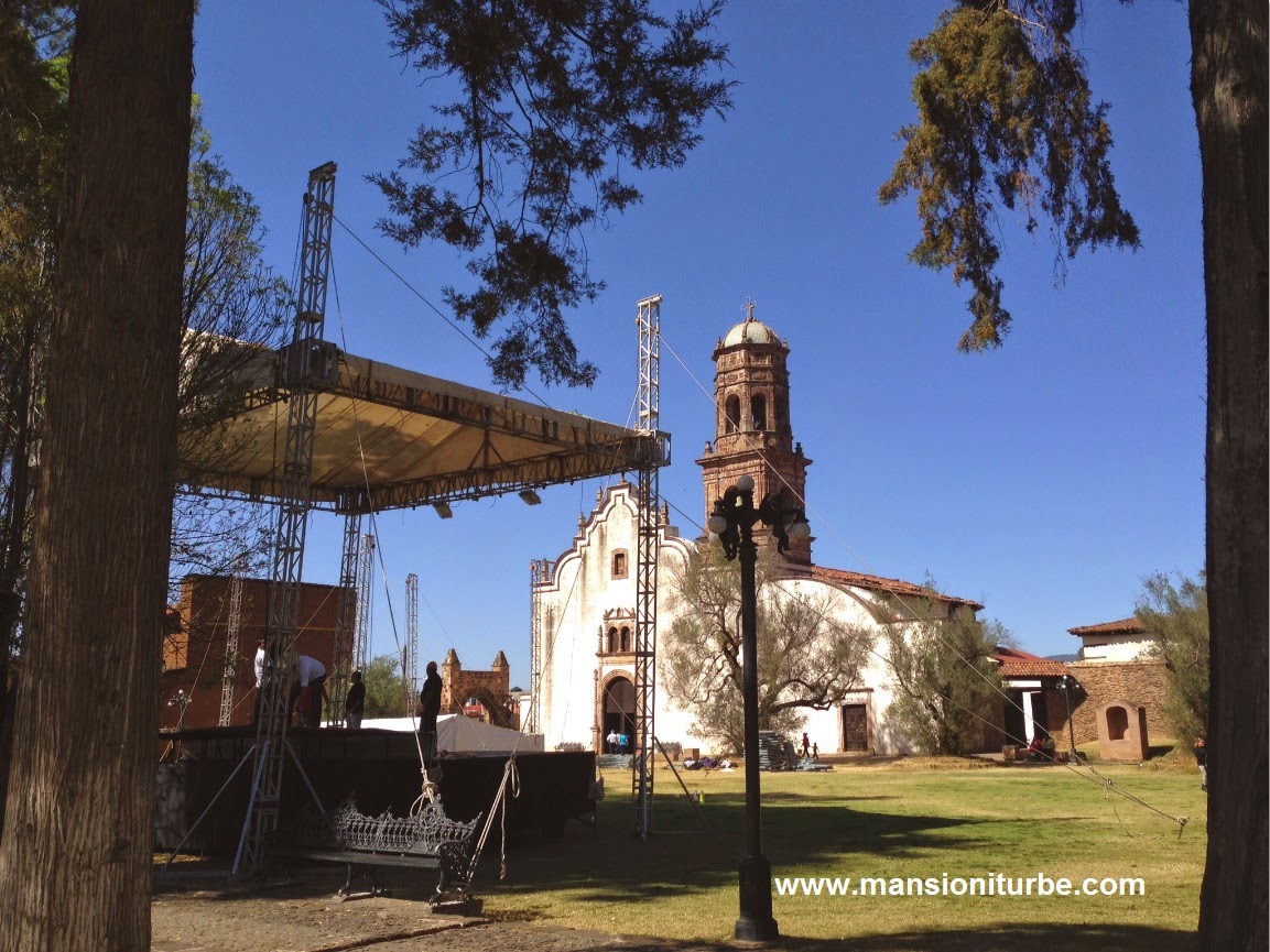 Templo de Santa Ana en Tzintzuntzan, preparativos para la Fiesta del Señor del Rescate